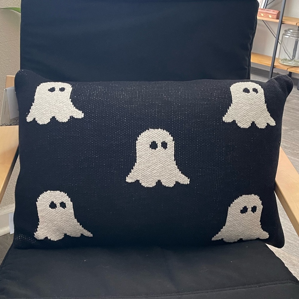 Hallow Home Ghost Pillow